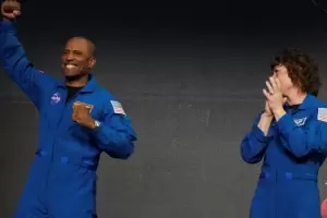 Por primera vez en la historia, una mujer y un hombre negro viajar�n a la luna