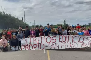 Los padres y alumnos sostienen el pedido por un edificio propio en San Pedro