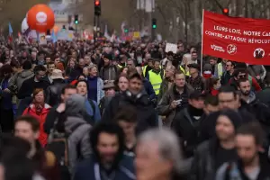 En una protesta contra la reforma previsional en Pars, crece la tensin y los disturbios