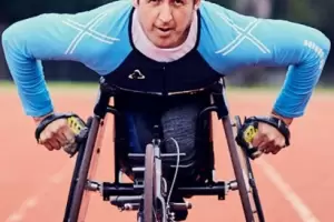 Destacado deportista paralmpico brindar charla motivacional