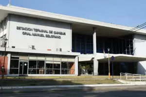 Indignante: Le rob la pensin a su novia con discapacidad y la dej abandonada en la terminal