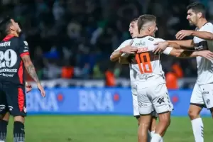 Platense venci a Instituto y se mantiene afuera de la zona de descenso