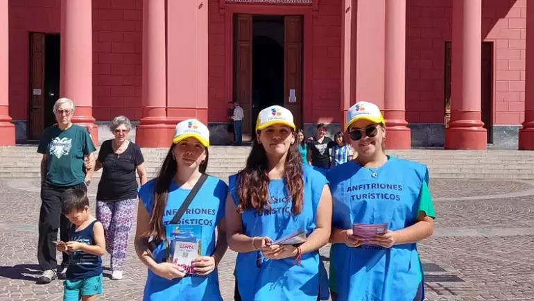 anfitriones. turismo semana santa