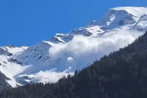 Tragedia en los Alpes franceses: cuatro personas fallecieron en una avalancha