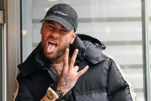 En medio de su recuperacin, Neymar organiz una fiesta secreta en Brasil junto a su nueva novia