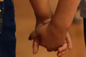 Se llev� a sus hijos hace m�s de cien d�as y no los devolvi�: La madre confes� "estar desesperada"