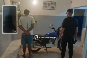 Aprehendieron a dos arrebatadores y le secuestraron la motocicleta en el sur de la Capital