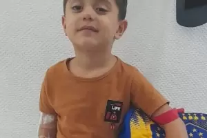 Jons, el nio que conmovi a todos, regresa a casa