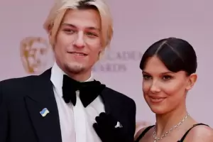 A los 19 aos, Millie Bobby Brown se comprometi con Jake Bongiovi, el hijo de Bon Jovi