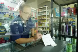 Autorizan a las farmacias a dispensar medicamentos recetados por veterinarios