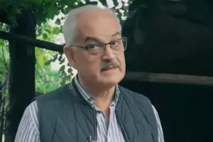 Ins�lito: en un spot de campa�a candidato a intendente promete a vecinos �un lugar donde ir a cagar�