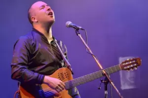 Bruno Arias y artistas locales en la primera Caravana Catucha, Camino al Poncho