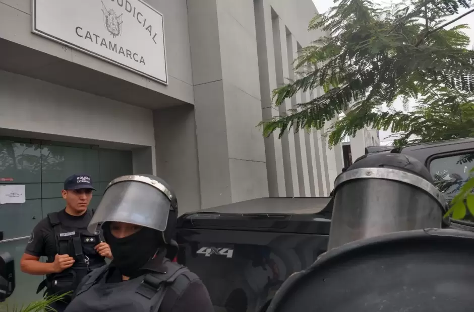 Operativo policial por la salida de Barrionuevo- Foto Silvina Bravo - La Uni�n