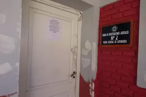 Detienen a un sujeto por abusar de una joven con retraso madurativo en el bao de un super