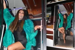 Florencia de la V no consegua taxi y termin protagonizando una sesin de fotos en un colectivo