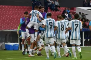 Con goles de Santiago Lpez, Argentina venci 2-1 a Venezuela y qued a un paso de la clasificacin al Mundial