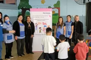 Entregaron juegos de patio y materiales didcticos a jardines de infantes de Capital