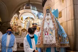Con la bajada de la Virgen y la reapertura de la Gruta comienzan las fiestas marianas