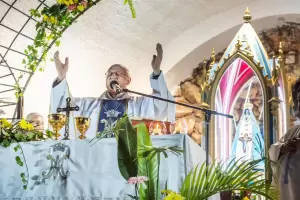 La fiestas marianas iniciaron con el regreso de la Madre del Valle a su primera casa acompaada por cientos de devotos