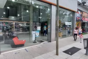 Roban m�s de dos millones de pesos a un local comercial de la Peatonal