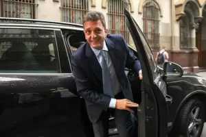 Massa vuelve de EE.UU. con 2.000 millones de dlares y renegocia con el FMI