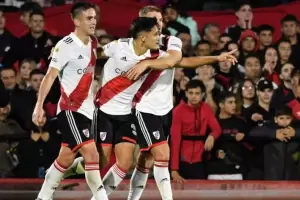 Mostraron la posible nueva camiseta de River y los hinchas hicieron una lluvia de crticas: "No se les cae una idea"