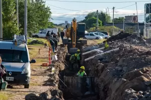 Jalil y Saadi recorrieron el avance de obra de las cloacas