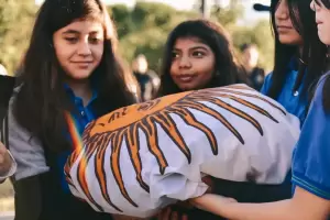 Donaron a Valle Viejo una bandera Argentina que flame en el mausoleo del Gral. Belgrano
