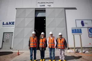 Jalil y la Embajadora de Gran Bretaa visitaron la planta de Kachi, en Antofagasta de la Sierra
