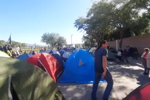 Sigue el acampe piquetero: en asamblea se define si se levanta la medida