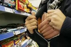 Sorprendieron a un hombre robando en un supermercado de la zona norte de la Capital