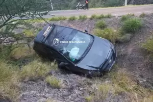 Taxista perdi el control y choc contra la montaa en la Quebrada de Moreira