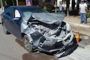 Los Altos: Tremendo choque dej un conductor herido