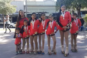 Alumnas de la escuela patn Gold Star camino al regional en Santiago del Estero