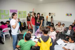 La Biblioteca Activa, el nuevo espacio itinerante, propone actividades de lectura para ni�os y ni�as