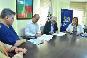 Medicina: firman convencios entre la UNCA con el Colegio Mdico y FECLISA