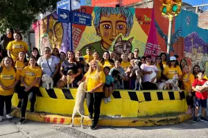 El Colectivo de Mujeres Muralistas "Ninakerus" realiz un mural contra el maltrato animal