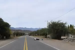 Siniestralidad vial fatal: muri un peatn al ser embestido por una moto conducida por un adolescente