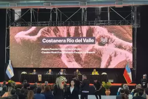 Los ejes del discurso de Jalil pasan por la minera, obras pblicas y la industria