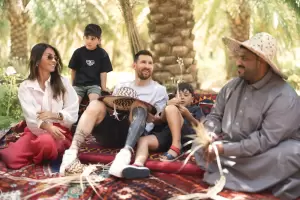 En medio de las dudas sobre su continuidad en el PSG, Messi hizo un viaje "rel�mpago" junto a su familia a Arabia Saudita