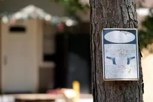 Un hombre mat a cinco vecinos luego de que le reclamaran por disparar en el jardn