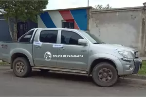 Hombre alcoholizado embisti con su camioneta a un motociclista y huy