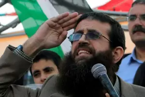 Muri un lder palestino que haca una huelga de hambre en prisin y lanzaron cohetes hacia Israel