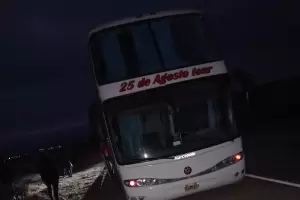 Varados en La Cbila: malestar de pasajeros de la empresa 25 de Agosto