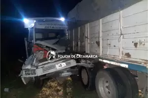 Tremenda colisin de dos camiones en la Cuesta El Totoral dej un herido