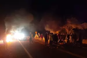 Vecinos de San Martn cortan Ruta n 60 reclamando trabajo