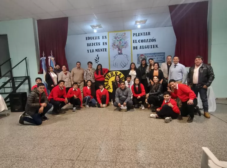 aniversario de la escuela secundaria rural n18 de poman