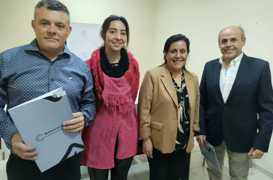 La ministra vila junto a los Dres. Bedini y Villarroel