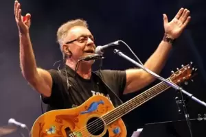 Len Gieco mostr su apoyo a la toma de la UNCA en la previa a la tercera marcha nacional