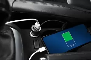 Por qu� cargar el celular en el auto no es bueno